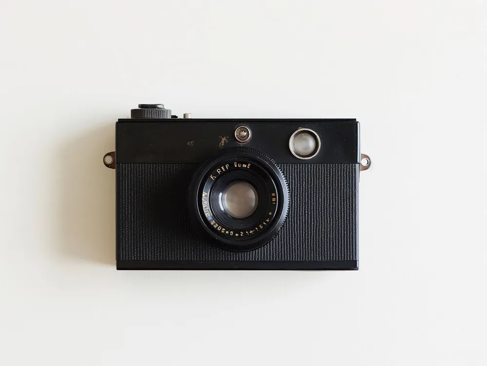 Canon EOS R10 front angle view